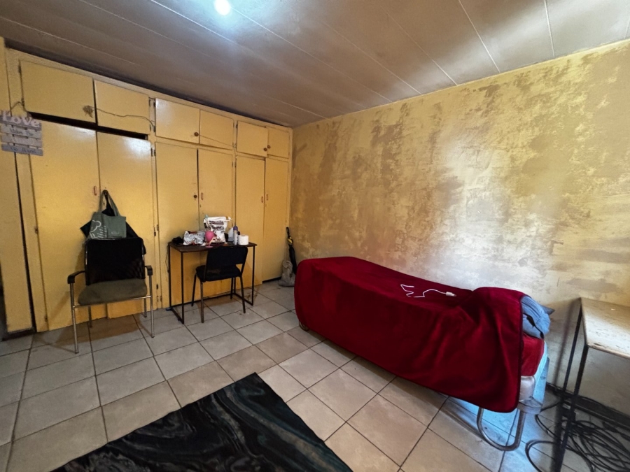 5 Bedroom Property for Sale in Willows Free State